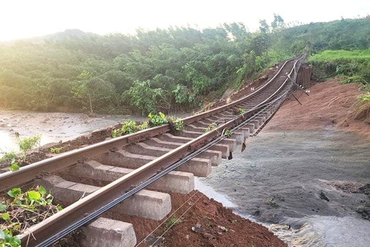 Đắk Lắk: Bão số 13 làm 3 người chết, hàng nghìn ngôi nhà bị sập, tốc mái