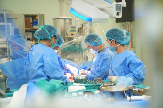 Người vợ hiến gan cứu chồng trong ca ghép gan thứ 300 tại Bệnh viện 108