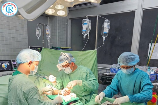 Phẫu thuật nối thành công đôi bàn tay bị đứt lìa cho người đàn ông