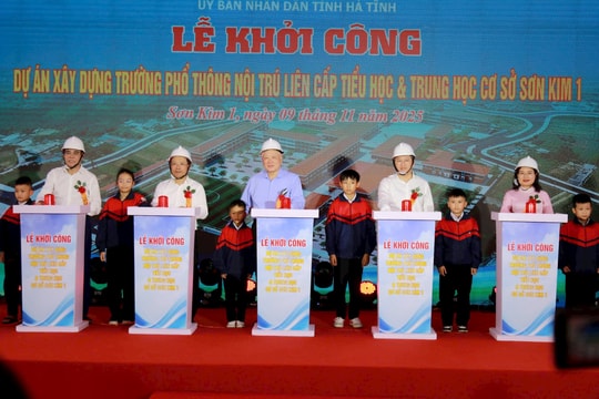 Phó Thủ tướng Thường trực Chính phủ Nguyễn Hòa Bình dự lễ khởi công Trường phổ thông nội trú liên cấp tại Hà Tĩnh