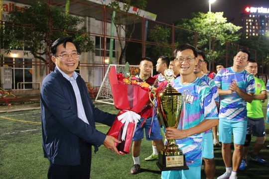 Giao lưu bóng đá chào mừng Ngày Pháp luật Việt Nam