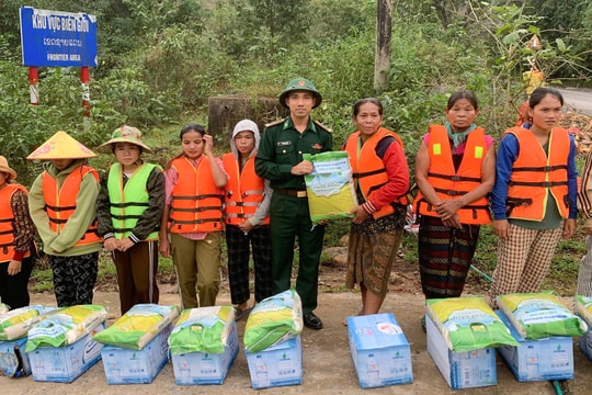 Bộ đội Biên phòng Quảng Trị: Điểm tựa vững chắc cho người dân vùng biên sau mưa lũ