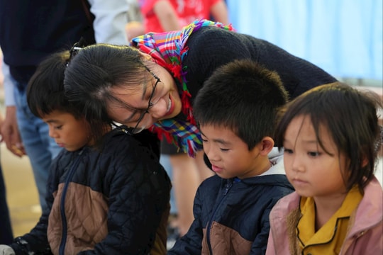 Mang yêu thương, sự thấu hiểu đến vùng cao Văn Chấn, Lào Cai