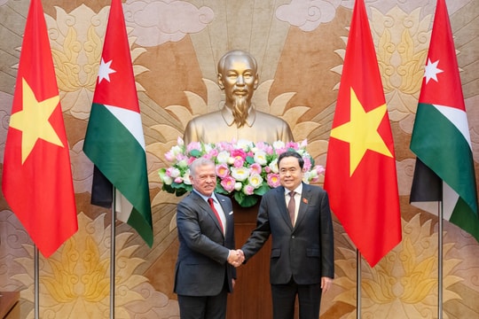 Chủ tịch Quốc hội Trần Thanh Mẫn hội kiến Quốc vương Jordan