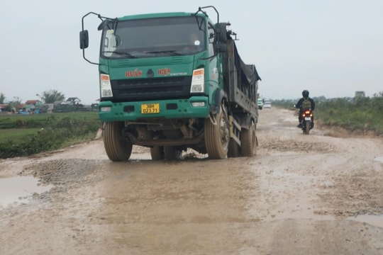 Nghệ An: Tuyến đường huyết mạch xuống cấp trầm trọng