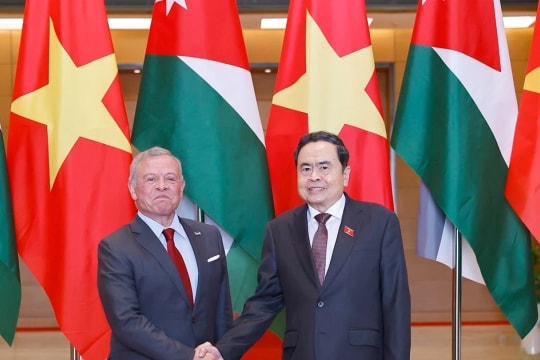 Top Vietnamese legislator meets visiting Jordanian King