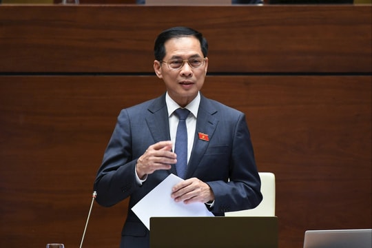 Chiều 13/11/2025, Quốc hội thảo luận tại Hội trường