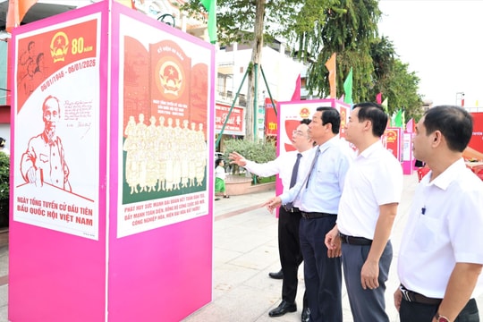 An Giang: Triển lãm tranh cổ động kỷ niệm 80 năm Ngày Tổng tuyển cử đầu tiên bầu Quốc hội Việt Nam