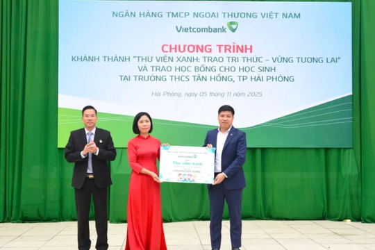 Vietcombank khánh thành "Thư viện Xanh" và trao học bổng "Cùng em tiến bước"