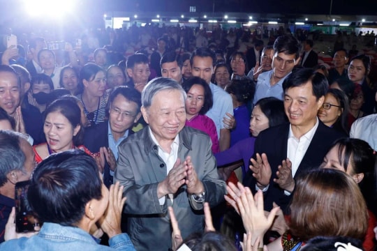 Party chief joins Great National Unity Festival in Hanoi's Thuong Cat ward