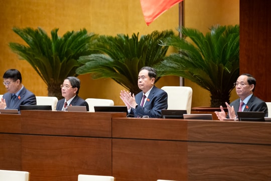 Chiều 14/11/2025: Quốc hội thảo luận tại hội trường về dự án Luật Bảo hiểm tiền gửi (sửa đổi)