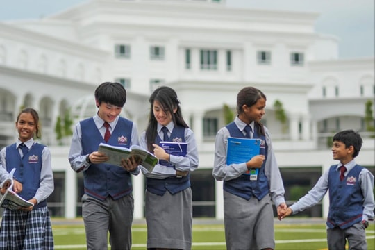 Cải cách miễn học phí của Nhật Bản vấp phải “đá tảng”: Công bằng có phải cào bằng?