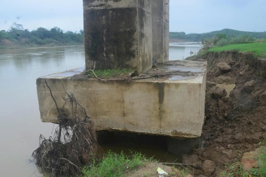 Nghệ An: Cầu treo xuống cấp, người dân "thót tim" khi tham gia giao thông