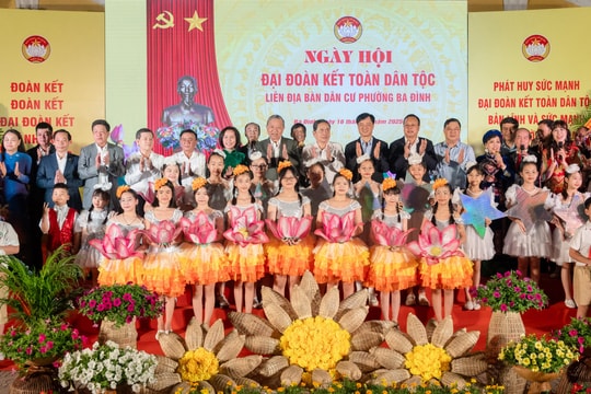 Tổng Bí thư Tô Lâm, Chủ tịch Quốc hội Trần Thanh Mẫn dự Ngày hội đại đoàn kết tại phường Ba Đình, Hà Nội.