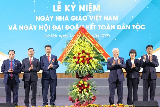 Phó Chủ tịch Thường trực Quốc hội Đỗ Văn Chiến dự Lễ Kỷ niệm Ngày nhà giáo Việt Nam và Ngày hội đại đoàn kết tại Học viện Tài chính