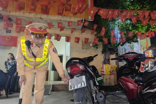 CSGT Hà Nội: Xử lý gần 400 trường hợp vi phạm quy định về biển số và dùng tay sử dụng điện thoại khi điều khiển xe
