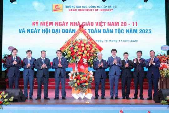 Phó Chủ tịch Thường trực Quốc hội Đỗ Văn Chiến dự kỷ niệm Ngày nhà giáo Việt Nam và Ngày hội đại đoàn kết tại Trường Đại học Công nghiệp Hà Nội