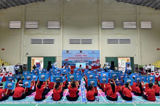 Bộ Tư lệnh Vùng Cảnh sát biển 2 phối hợp tổ chức Cuộc thi “Em yêu biển, đảo quê hương” tại xã Núi Thành, thành phố Đà Nẵng