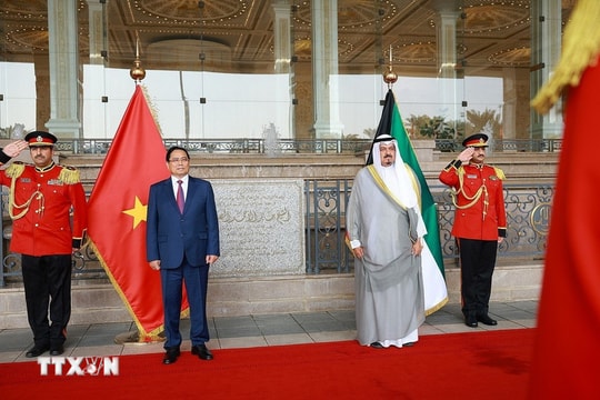 Thủ tướng Nhà nước Kuwait chủ trì lễ đón Thủ tướng Phạm Minh Chính