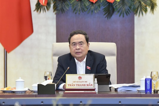 Bảo đảm có tầm nhìn dài hạn, dự báo trước xu hướng phát triển của xã hội