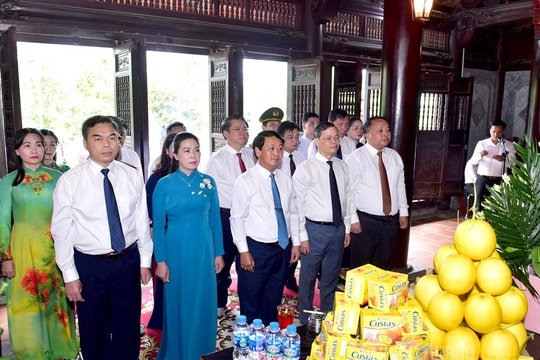 Tiếp bước trên quê hương cách mạng