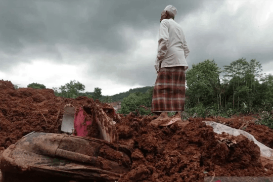 Indonesia: Households evacuated after Cilacap landslide
