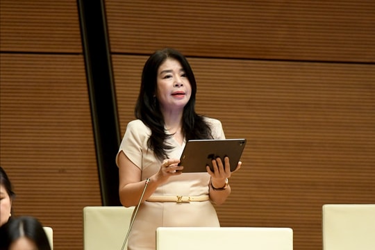 Sáng 18/11/2025, Quốc hội thảo luận tại Hội trường