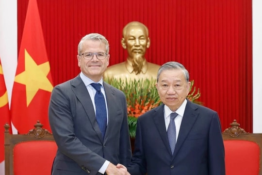 Party chief receives CEO of Denmark's A.P. Moller – Maersk