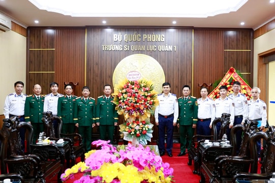 Cảnh sát biển Việt Nam thăm, chúc mừng các học viện, nhà trường Quân đội nhân ngày Nhà giáo Việt Nam
