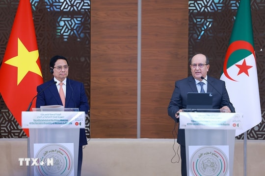 Thủ tướng Phạm Minh Chính và Thủ tướng Algeria họp báo, công bố nâng cấp quan hệ