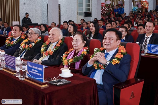 Trường Đại học Thương mại gặp mặt truyền thống 65 năm thành lập Trường