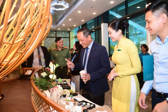 Vietnam Airlines "kể chuyện bằng mùi hương"