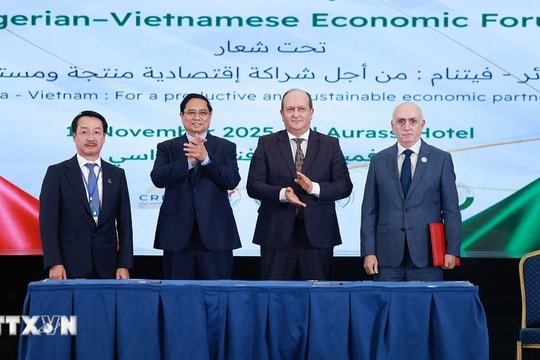 Thủ tướng Phạm Minh Chính và Thủ tướng Algeria làm việc với các doanh nghiệp