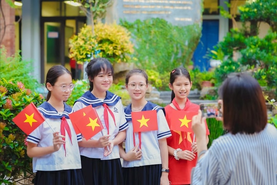 "Thầy cô là người xây dựng nhân cách, niềm tin và khát vọng cho học trò"