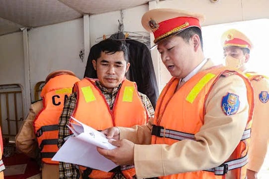 Hà Nội: Xử lý nghiêm các hành vi ảnh hưởng đến an toàn giao thông đường thuỷ