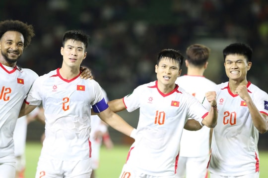 Bóng đá Việt Nam khép lại năm 2025 bằng chiến thắng 2 - 0 trước Lào