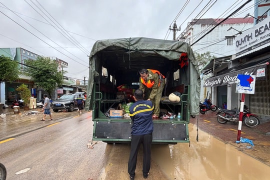 Góp sức giúp người dân vùng lũ
