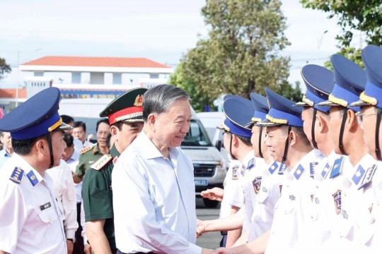 Vietnam Coast Guard must be an elite, streamlined and strong force: Party General Secretary