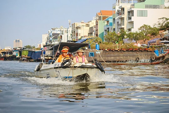 TP. Hồ Chí Minh: Ra quân kiểm tra, siết chặt vi phạm giao thông đường thủy