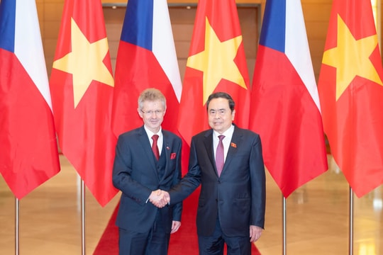 Chủ tịch Quốc hội Trần Thanh Mẫn chủ trì Lễ đón, hội đàm với Chủ tịch Thượng viện Czech