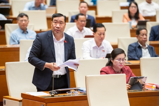 Có chính sách để đội ngũ cán bộ cơ sở yên tâm công tác