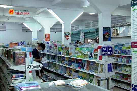 Hoàn thiện chính sách giáo dục: Miễn phí sách giáo khoa và hỗ trợ giáo viên vùng khó