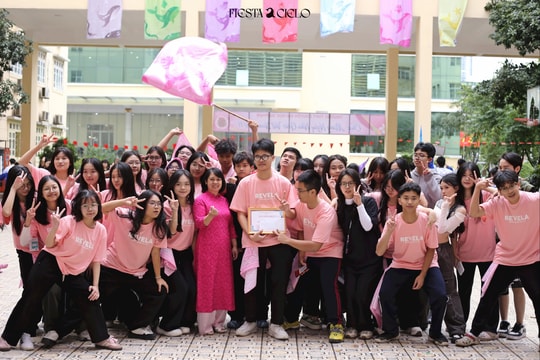 Học sinh THPT Chuyên Đại học Sư phạm Hà Nội thăng hoa trong Flashmob Day mùa 10