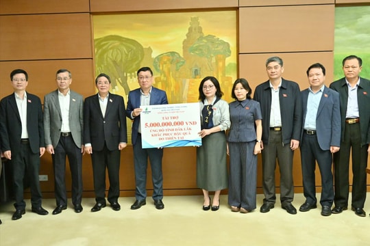 Phó Chủ tịch Quốc hội Nguyễn Đức Hải dự trao tặng kinh phí hỗ trợ Đắk Lắk khắc phục hậu quả mưa lũ