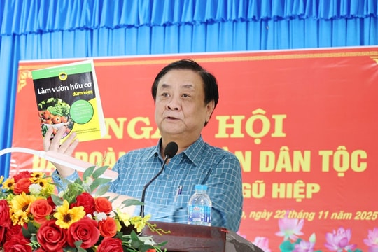 Phó Chủ tịch Quốc hội Lê Minh Hoan dự Ngày hội đại đoàn kết toàn dân tộc tại ấp Hòa Hảo, Đồng Tháp