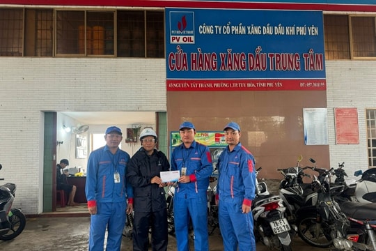 Nhân viên PVOIL dũng cảm cứu người trong nước lũ
