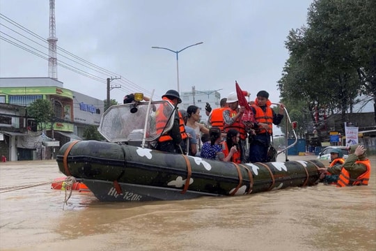 Chạy đua hỗ trợ nhân dân các tỉnh miền Trung