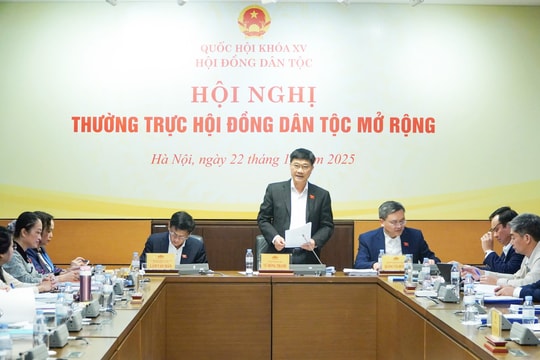 Phó Chủ tịch Quốc hội Vũ Hồng Thanh dự Hội nghị Thường trực Hội đồng Dân tộc mở rộng