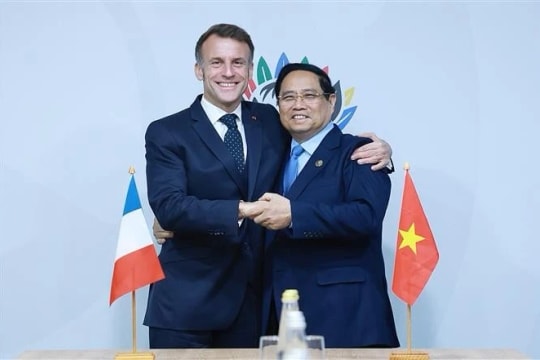 Gov't leader meets with French President, OECD Secretary-General in South Africa