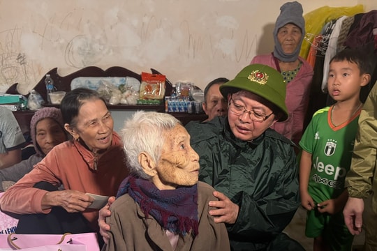 Tập trung khôi phục sản xuất kinh doanh, ổn định đời sống nhân dân